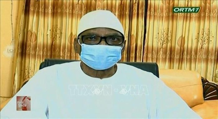 Ngày 18/8/2020, Tổng thống Mali Ibrahim Boubacar Keita (trong ảnh) tuyên bố từ chức và giải tán Quốc hội, chỉ vài giờ sau khi ông bị các binh sĩ tham gia binh biến ở thủ đô Bamako bắt giữ. Trong bài phát biểu được phát trên truyền hình, Tổng thống Boubacar Keita nêu rõ: "Tôi không muốn vì duy trì quyền lực mà dẫn tới đổ máu". Ảnh: AFP/TTXVN