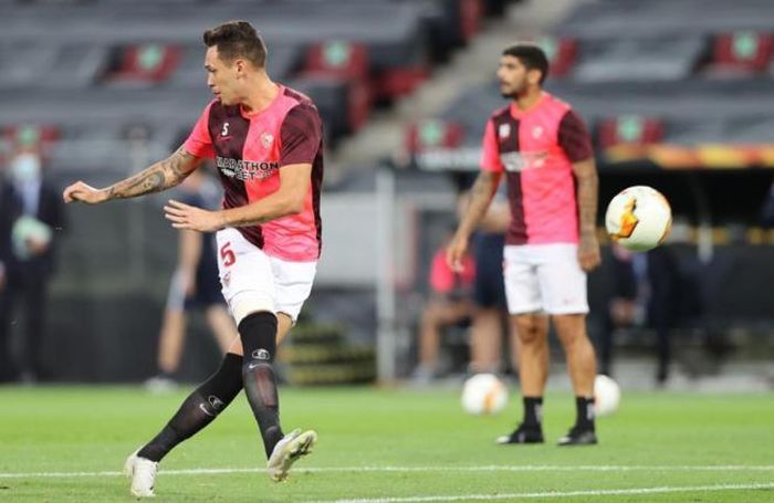 Tiền đạo Ocampos của Sevilla