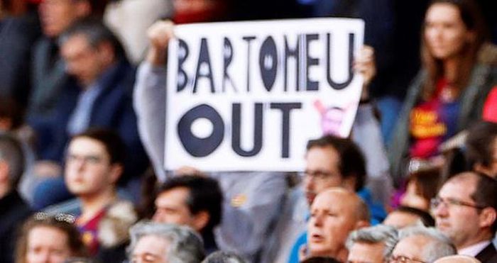 CĐV Barcelona từ lâu đã muốn tống cổ Bartomeu ra khỏi CLB