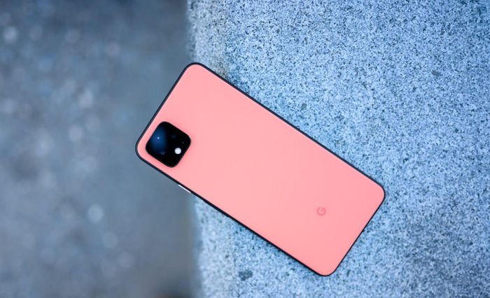 Trong danh sách smartphone tốt nhất thế giới hiện tại, Google Pixel 4 XL là martphone Android thuần Google, máy ảnh tốt nhất.