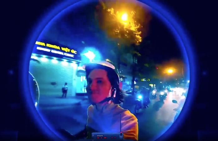 Đến khi trải nghiệm cỗ máy thời gian do chính tay mình tạo ra, bản thân Lucas cũng ngỡ ngàng. Anh thừa nhận rằng, đã có quá nhiều những ký ức đẹp mà mình vô tình lãng quên, "cỗ máy thời gian" đã cho anh một lần nữa trở lại và sống lại trong từng khoảnh khắc đó.