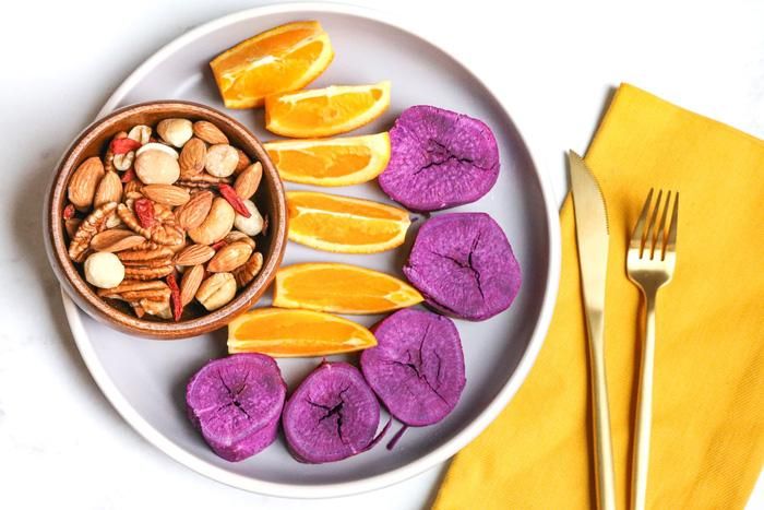 Bữa trưa: Salad giàu protein với các loại rau củ.
