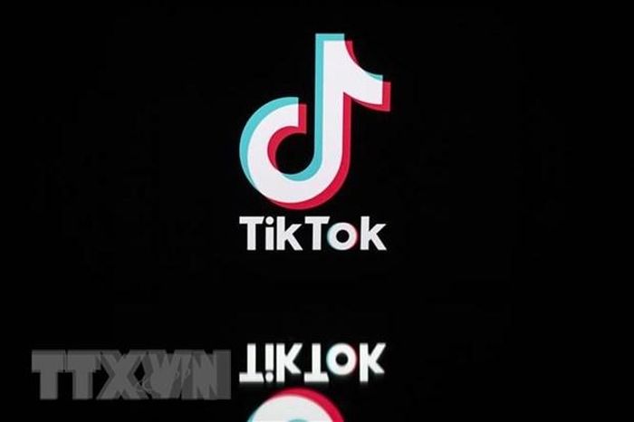 Biểu tượng của TikTok trên màn hình máy tính bảng. (Nguồn: AFP/TTXVN).