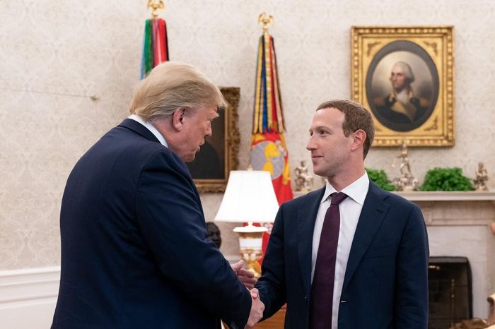  Ông Trump từng ăn bữa tối với Mark Zuckerberg vào tháng 9/2019. Ảnh: Donald Trump. 
