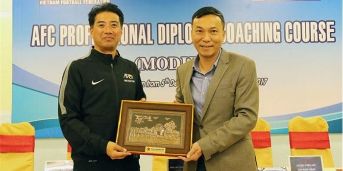 Tân GĐKT VFF Yusuke Adachi