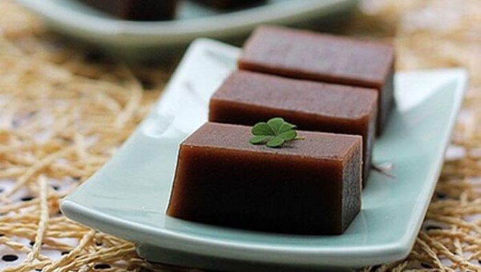 Thạch đậu đỏ: Nguyên liệu: 400 gr đậu đỏ, 10 gr bột rau câu, 130 gr đường, 450ml nước.