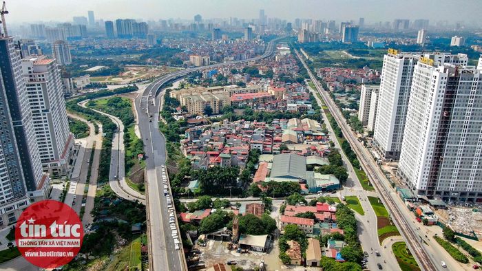 Tiến độ sửa chữa cầu Thăng Long đang được thực hiện 24/7, vì tuyến cầu cạn vành đai 3 Mai Dịch-Nam Thăng Long (nối đến chân Cầu Thăng Long) đã hoàn thiện đến 90%.