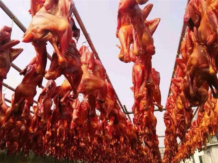 Cách chế biến gà hong gió được ví như một phương pháp tra tấn.