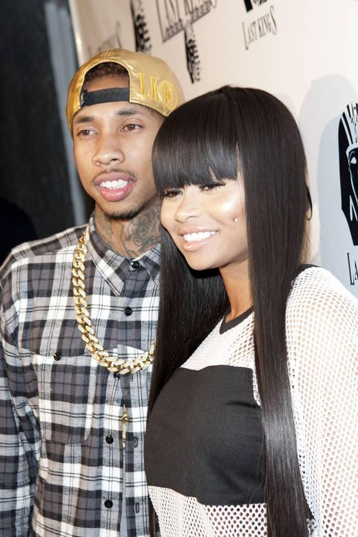 Blac Chyna xuất thân là ngôi sao mạng xã hội và có quãng thời gian gắn bó với rapper Tyga trước khi bắt đầu sự nghiệp âm nhạc. Hai người có một đứa con chung tên là King Cairo. Tuy nhiên, họ sớm chia tay do bất đồng quan điểm. Cặp sao vướng vào lòng luẩn quẩn khi Tyga yêu Kylie Jenner, còn Blac Chyna đến sống chung với Rob Kardashian. Kylie Jenner và Rob Kardashian vốn là anh em cùng mẹ khác cha. Ảnh: Backgrid.