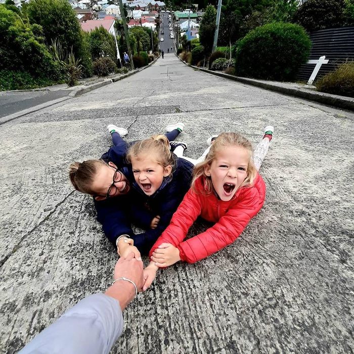 Baldwin giữ kỷ lục là con đường dốc nhất trong hơn một thập kỷ. Đến tháng 6 năm 2019, Guinness trao danh hiệu này cho con đường Ffordd Pen Llech, ở Harlech, Wales. Tuy nhiên, vào tháng 4 năm nay, Baldwin được khôi phục là con đường dốc nhất thế giới sau khi Guinness hoàn thành việc xem xét toàn diện đơn kháng cáo, do đại diện của Baldwin đưa ra. Kết quả mới xác nhận đường Baldwin có độ dốc lớn hơn 34,8%, so với độ dốc của Ffordd Pen Llech là 28,6%. Ảnh: Joyce_merveille, Desminotsetdessacsados.