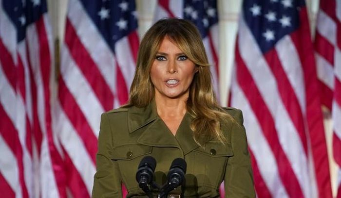 Tạo hình sang trọng của Melania Trump khi dự đại hội. Ảnh: Reuters.