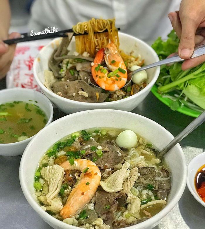 Hủ tiếu Nam Vang đã được biến tấu để phù hợp với khẩu vị của người Việt. Ảnh: Trangpinkyy, lanwiththi. 