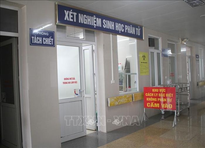 Khoa Hóa sinh - Vi sinh, Bệnh viện Đa khoa tỉnh Ninh Bình. Ảnh: Thùy Dung/TTXVN