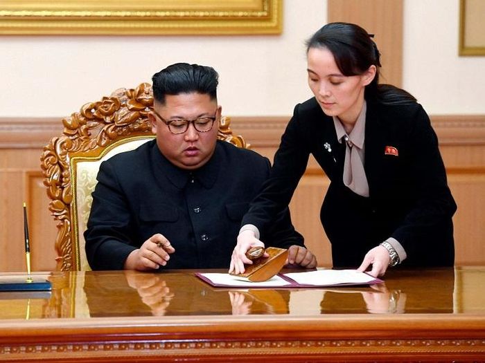 Bà Kim Yo Jong cùng anh trai