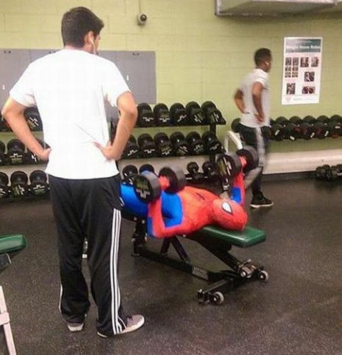 Phải chăm chỉ rèn luyện mới có sức khỏe để đánh lui kẻ xấu chứ.