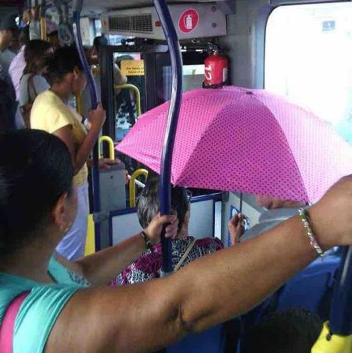Cẩn thận vẫn hơn chứ, lỡ nóc xe bị thủng thì sao.