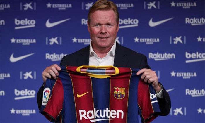 HLV Ronald Koeman trong buổi ra mắt Barca.