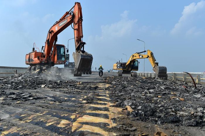 Tổng mức đầu tư dự án sửa chữa cầu Thăng Long là 269,3 tỷ đồng từ nguồn kinh phí sự nghiệp chi hoạt động kinh tế đường bộ cho công tác quản lý bảo trì quốc lộ. Lớp bề mặt cũ của cầu dày hơn 100mm sẽ được bỏ dỡ hết.