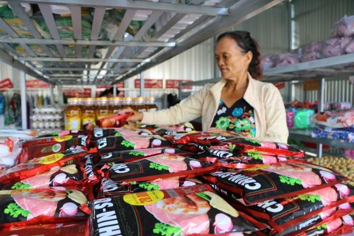“Cửa hàng 0 đồng” - Ấm lòng người dân. Ảnh: TTXVN