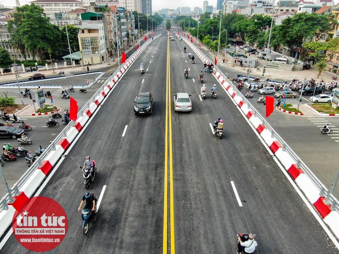 Cầu vượt nút giao Nguyễn Văn Huyên-Hoàng Quốc Việt được thực hiện theo quy hoạch đường vành đai 2.5.