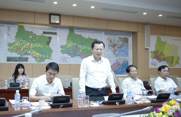 Đại diện lãnh đạo UBND tỉnh Quảng Ninh phát biểu tại hội nghị.
