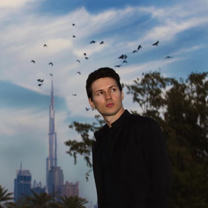 Theo Forbes, Pavel Durov sở hữu khối tài sản lên tới 3,4 tỷ USD (tính đến 28/8), đứng thứ 565 trên bảng xếp hạng tỷ phú. Anh là người sáng lập ra mạng xã hội Telegram với hơn 300 triệu người dùng toàn cầu. Biệt danh "Zuckerberg nước Nga" của Durov đến từ việc anh phát minh ra Vkontakte - mạng xã hội lớn nhất xứ bạch dương khi mới 22 tuổi.