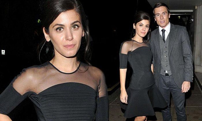 Katie Melua hạnh phúc bên cạnh bạn đời.