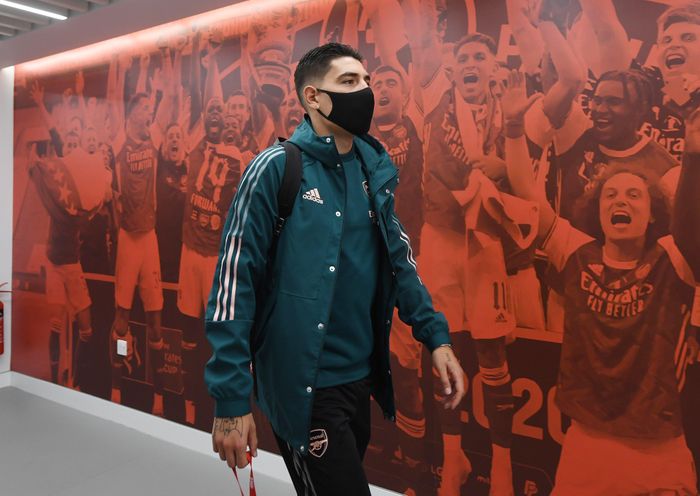 Các cầu thủ Arsenal đến sân Wembley