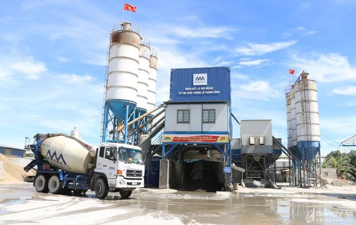 Nhà máy sản xuất bê tông thương phẩm tại Cụm CN Trường Thạch. Ảnh: Nguyễn Hải