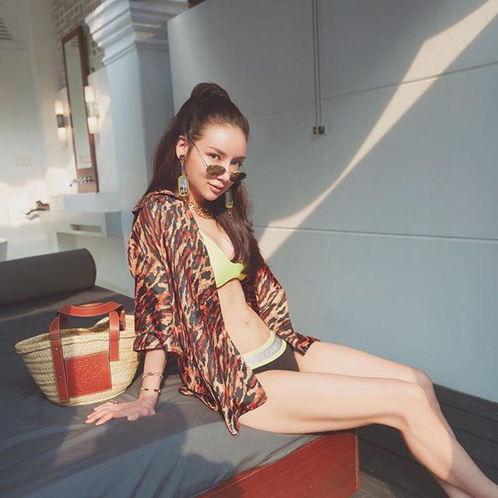 Thân hình “vạn người mê” của tiểu thư danh giá “đốn gục” bao ánh nhìn.