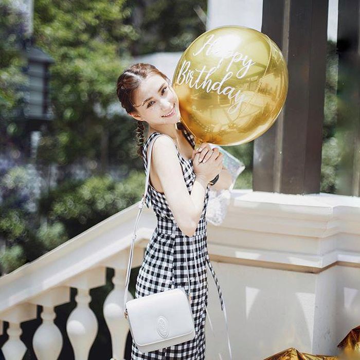 Hà Siêu Liên duyên dáng và khí chất, cô được biết đến là người con gái xinh đẹp nhất của Hà Hồng Sân.