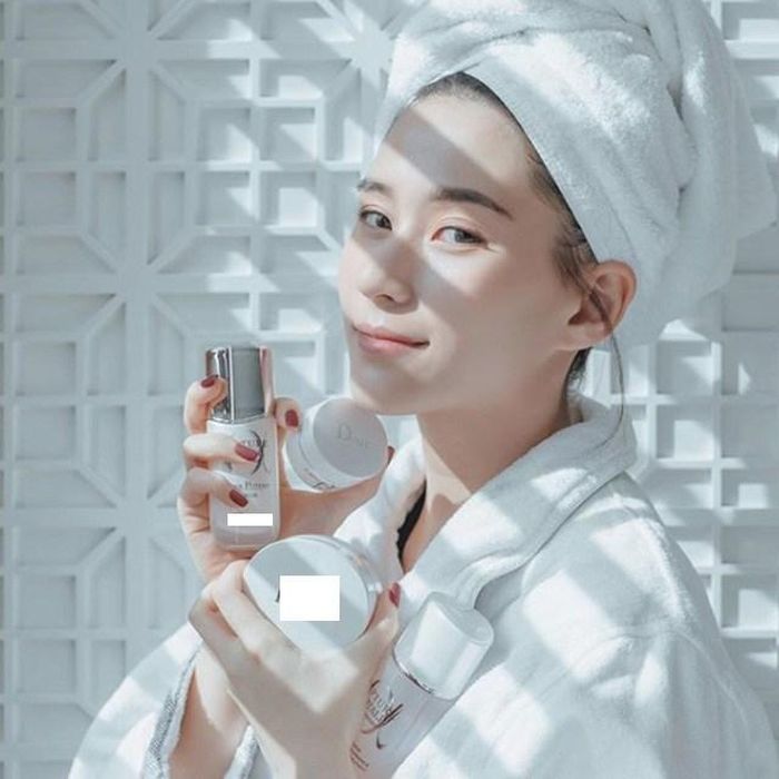 Hà Siêu Liên chia sẻ cô thường sử dụng tẩy trang cho mắt môi và da riêng để đạt được hiệu quả tốt nhất.