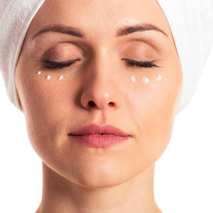 Phái đẹp đừng quên dưỡng da mắt để duy trì vẻ ngoài tươi trẻ.