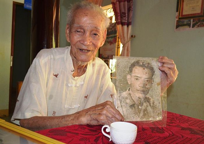  Cụ Nguyễn Minh Điềm, lão thành cách mạng, hiện ở thôn Lễ Môn, xã Phong Bình, huyện Gio Linh -Ảnh: ĐV 