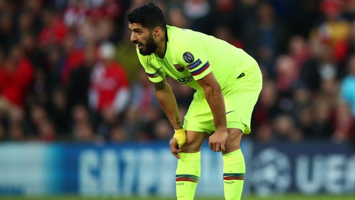  Luis Suarez đối mặt nguy cơ lớn phải ra đường. Ảnh: Getty. 