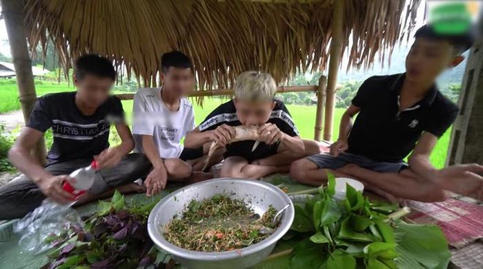 Trước những clip này, nhiều cộng đồng mạng tỏ ra vô cùng phẫn nộ.
