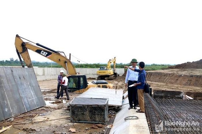 Dự án nâng cấp bara Đô Lương được hình thành nguồn đầu tư công là vốn vay nước ngoài. Ảnh: N.H