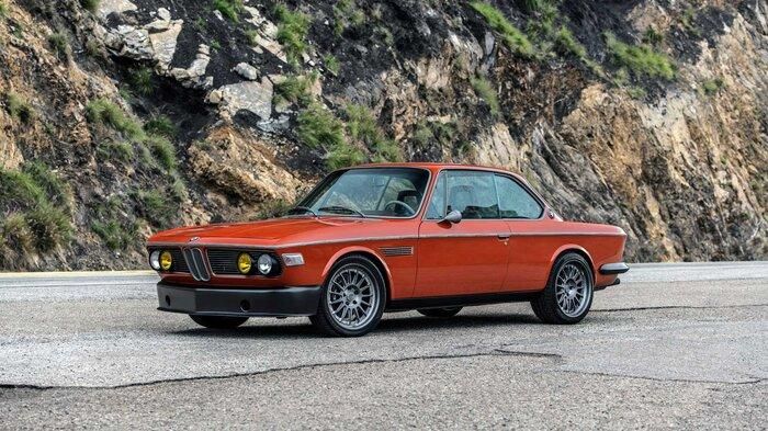 Tuy nhiên, trước khi mang xế cổ này về garage, 'người sắt' Robert Downey Jr. đã liên hệ với hãng độ Speedkore ở Mỹ để độ lại một vài chi tiết trên chiếc BMW 3.0 CS của mình. (Ảnh: SpeedKore)
