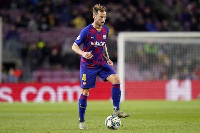 Gánh nặng tuổi tác khiến Rakitic phải rời Barca. Ảnh: Getty.