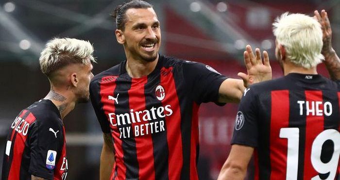 Ibrahimovic gắn bó với Milan thêm một mùa giải