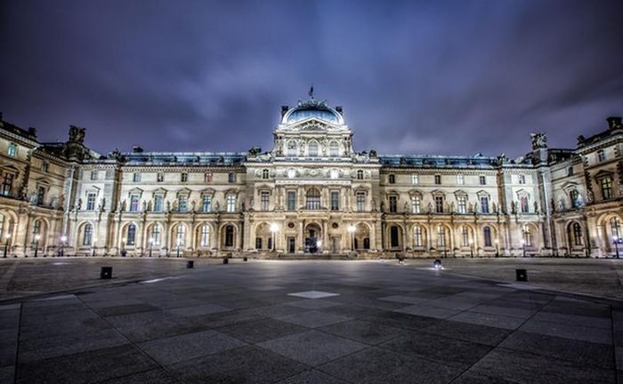 Mỗi năm, hàng triệu du khách ghé thăm bảo tàng Louvre để chiêm ngưỡng và tìm hiểu về những tác phẩm nghệ thuật được trưng bày tại nơi đây.