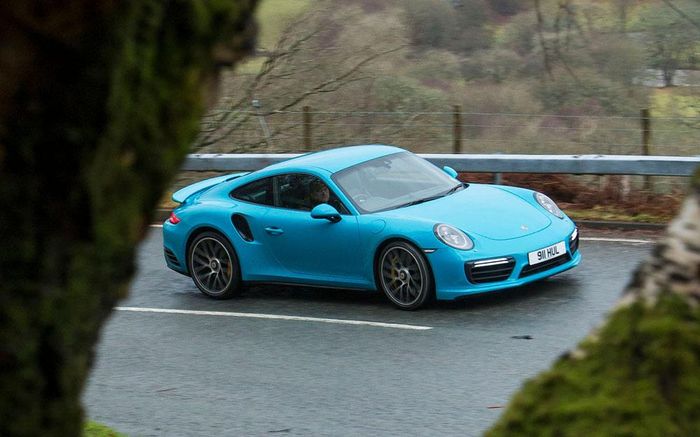 Trải qua chặng đường hơn 90 năm lịch sử, Porsche giờ đây đã trở thành mộ trong những hãng xe hạng sang thành công bậc nhất Châu Âu