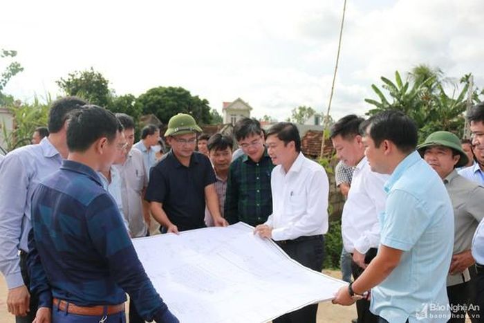 Kiểm tra tại Khu tái định cư xã Quỳnh Trang (TX Hoàng Mai). Ảnh: Đ.C