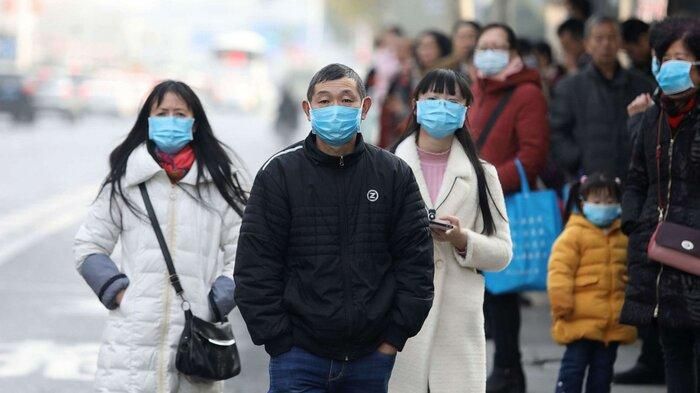 Nghiên cứu cho thấy, virus Corona có tốc độ phân hủy gần 8 giờ trên tay nắm cửa bằng thép không gỉ, hoặc lên đến gần 10 giờ trên cửa sổ, gấp đôi khoảng thời gian vào mùa hè. (Ảnh: Shutterstock)