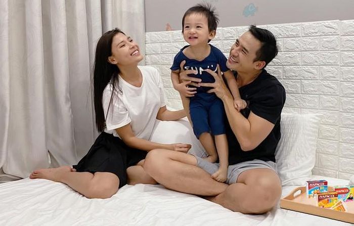Gia đình nhỏ hạnh phúc của Thúy Diễm và Lương Thế Thành