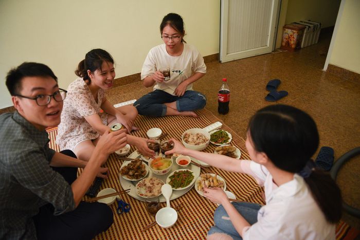  Làm lễ cúng mất nguyên buổi sáng. Do lần đầu tiên tự tay chuẩn bị mọi thứ nên tôi cảm thấy rất vui vẻ. Mặc dù còn nhiều thiếu sót nhưng tôi sẽ rút kinh nghiệm cho những năm sau. Trong văn hóa Việt Nam có nhiều ngày cúng giỗ, lễ nghi. Những người trẻ như tôi thường ít kinh nghiệm trong việc này. Tôi sẽ học hỏi dần dần để giúp cho cuộc sống gia đình sau này. 