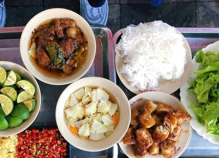  Bát bún chả 70.000 đồng được nhận xét đầy đặn. Ảnh: Ion_orz. 