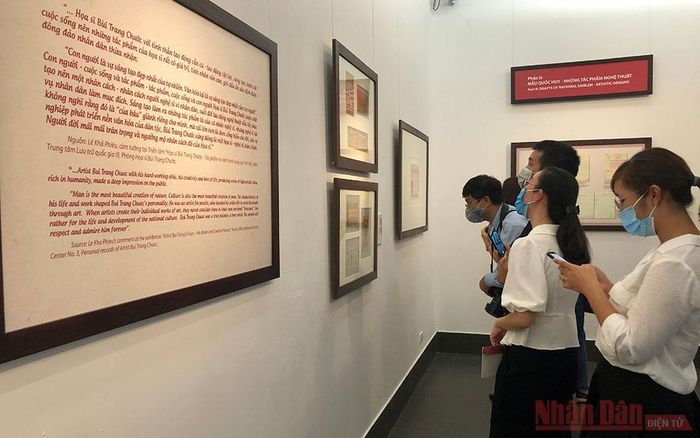 Những mẫu phác thảo gốc Quốc huy lần đầu được giới thiệu tới công chúng tại Bảo tàng Mỹ thuật Việt Nam.