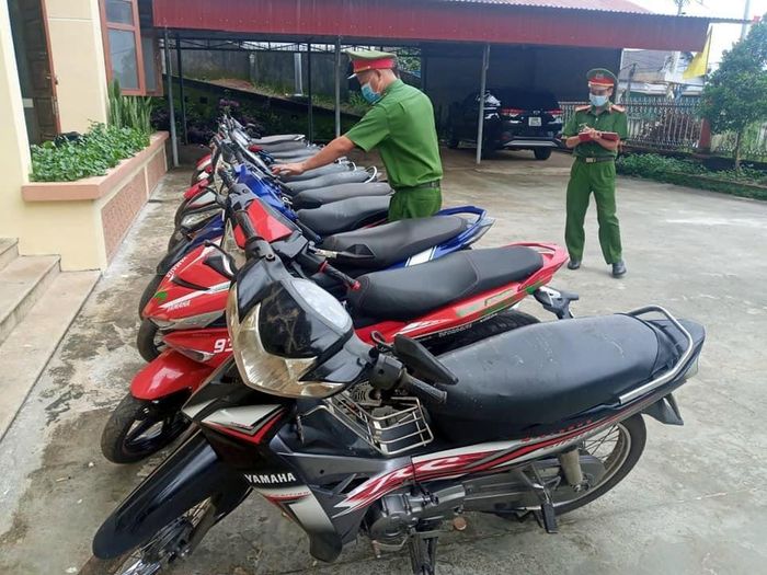 CAH Đắk R'lấp triệt phá 1 nhóm trộm cắp xe máy, thu giữ 14 chiếc xe máy các loại trả lại cho người bị mất.