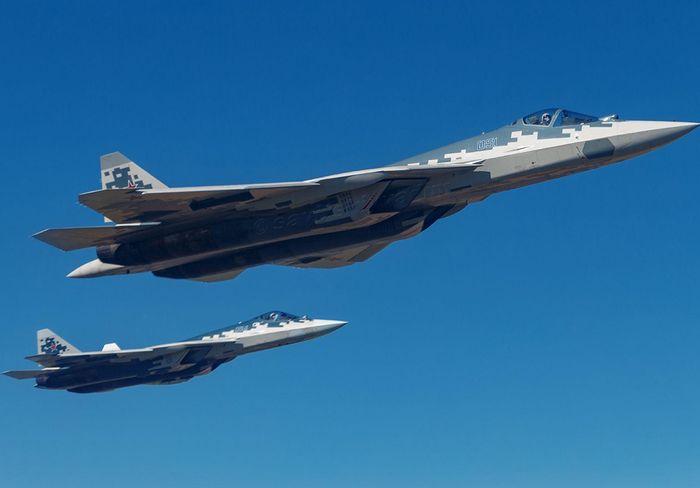 Ngoài ra bán kính chiến đấu của Su-57, nếu chưa bỏ qua bất kỳ tiêm kích thế hệ thứ tư nào khác thì quả thực vẫn là lớn nhất. Ít nhất điều này đã được nêu với dữ liệu lấy từ động cơ AL-41F1S giai đoạn đầu.